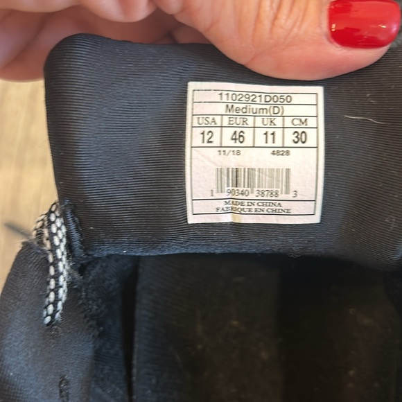 Men’s Brooks running shoe 12 - Picture 2 of 5